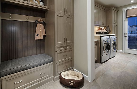 TLK Luxury Custom Homes - Mudroom Laundry Combo Design